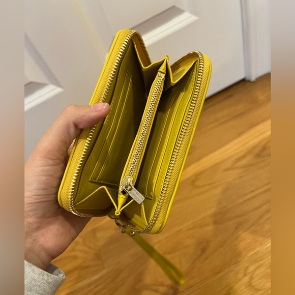 Never used Stuart weitzman wristlet / wallet! 💛 - Picture 7 of 8